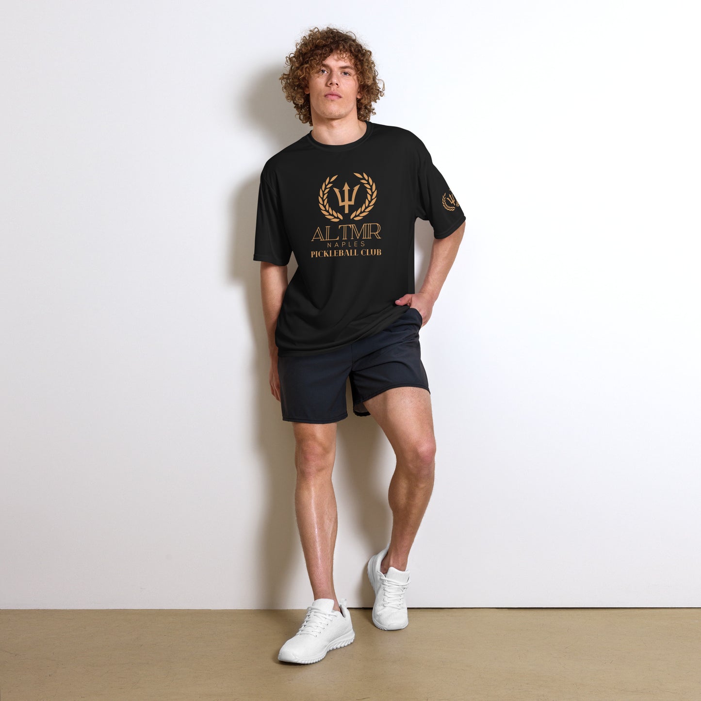 Black color  performance  crew neck t-shirt 